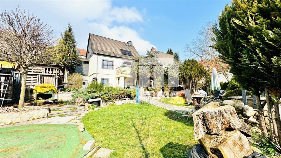 Gepflegtes Raumwunder in idyllischer Lage - Modernisiertes Einfamilienhaus Garagen / Garten - Gartenbereich